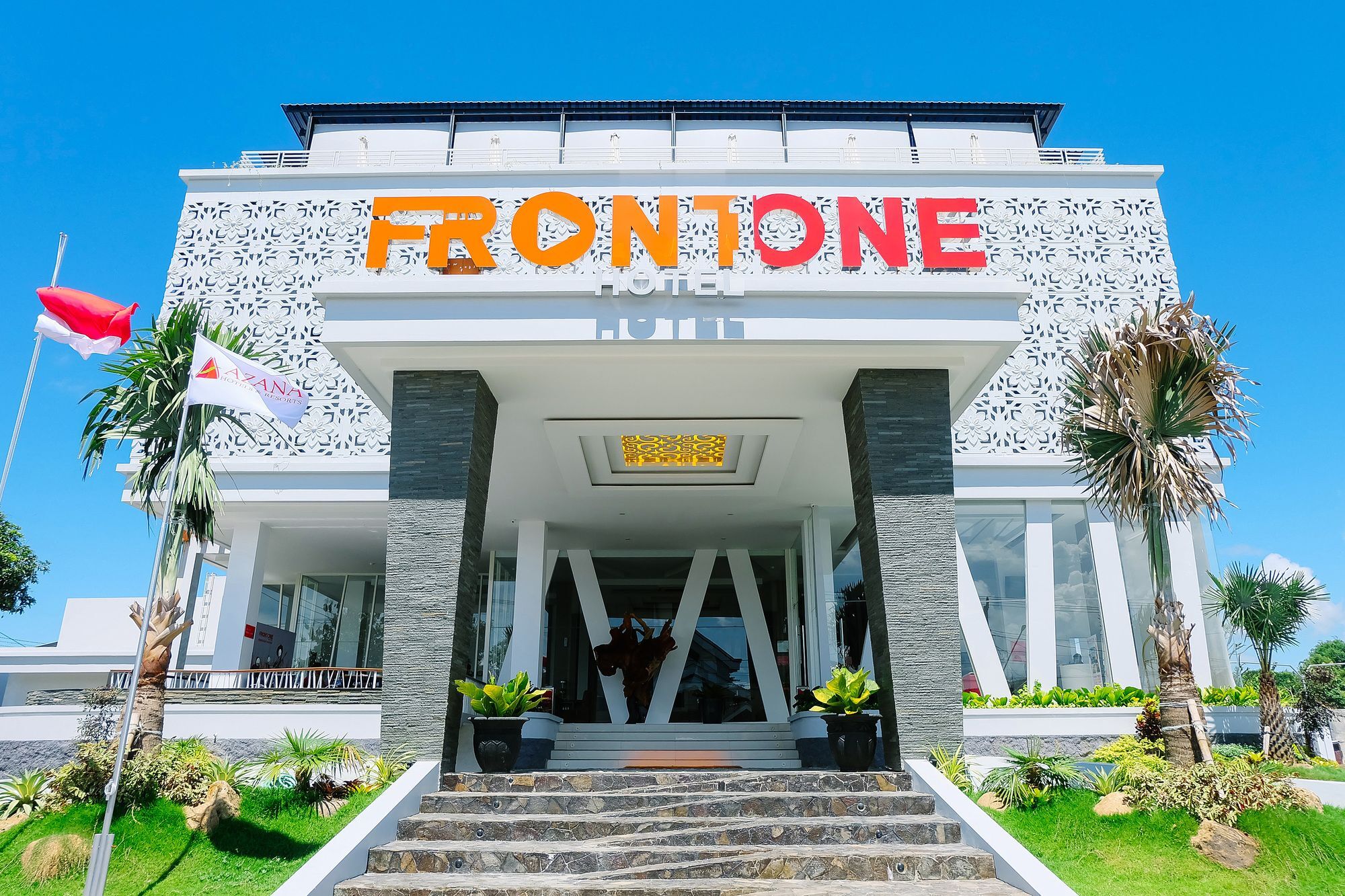 Front One Hotel Pamekasan Madura Екстериор снимка